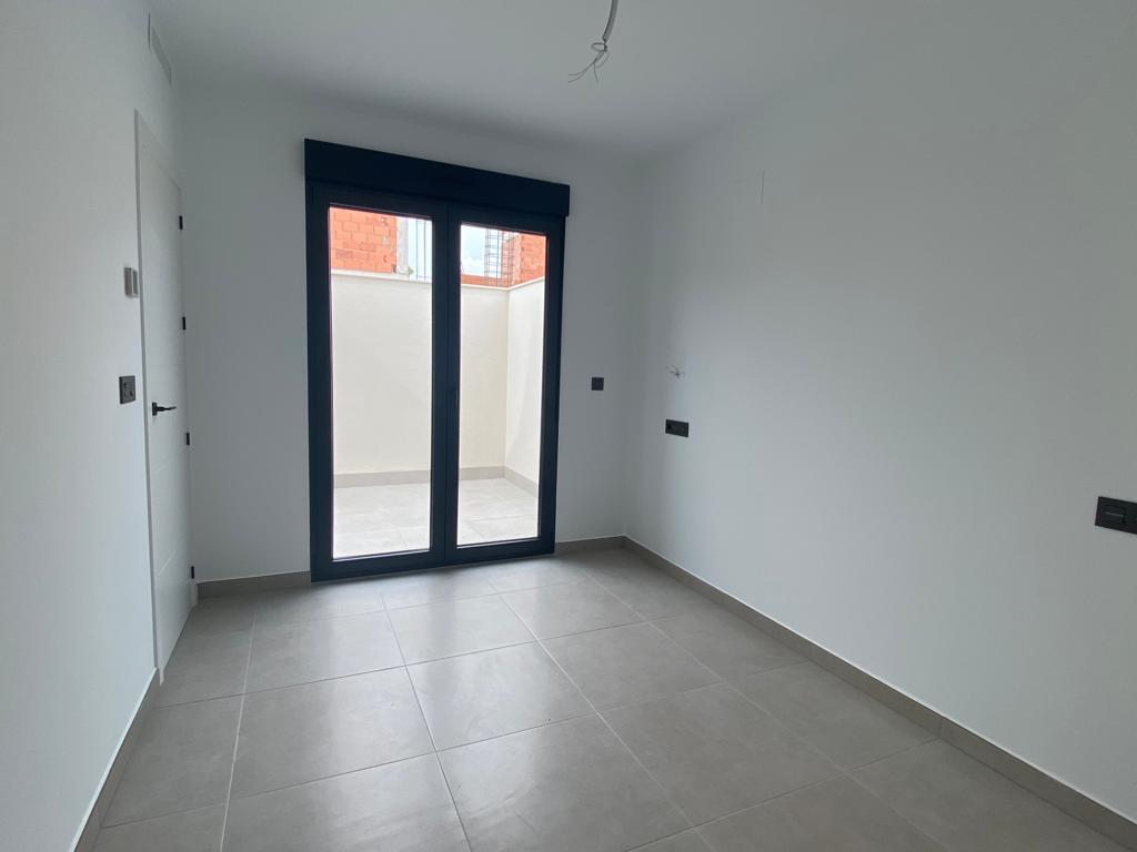Chalet zu verkaufen mit 3 Schlafzimmern und Pool in Los Alcázares