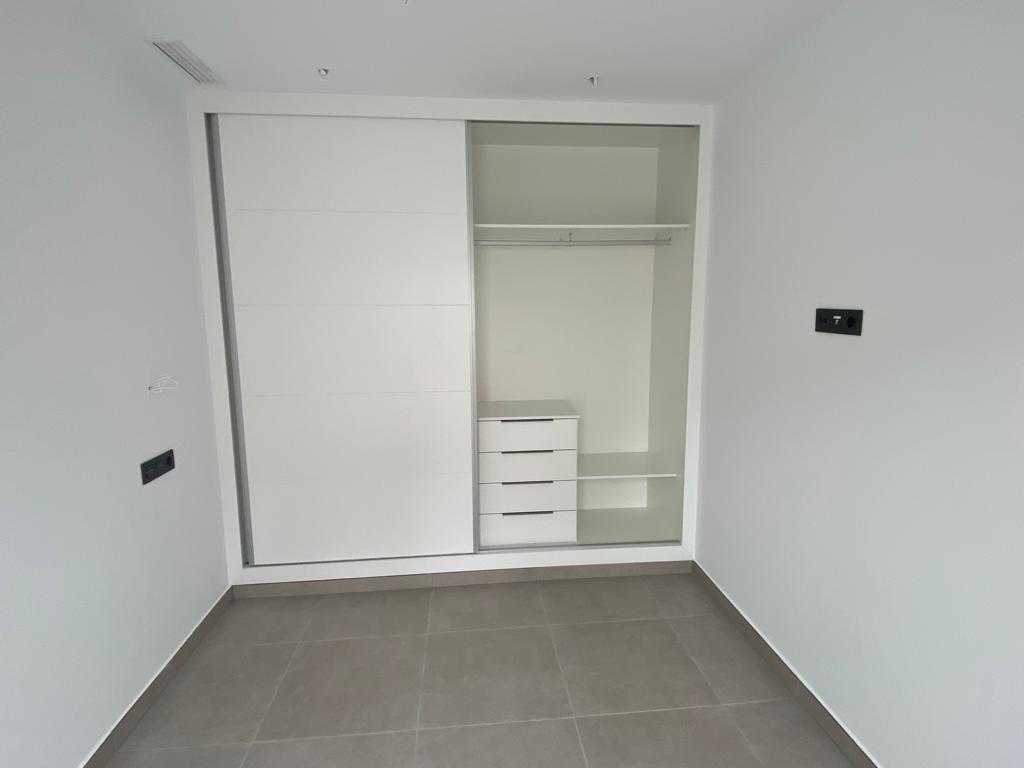 Chalet zu verkaufen mit 3 Schlafzimmern und Pool in Los Alcázares