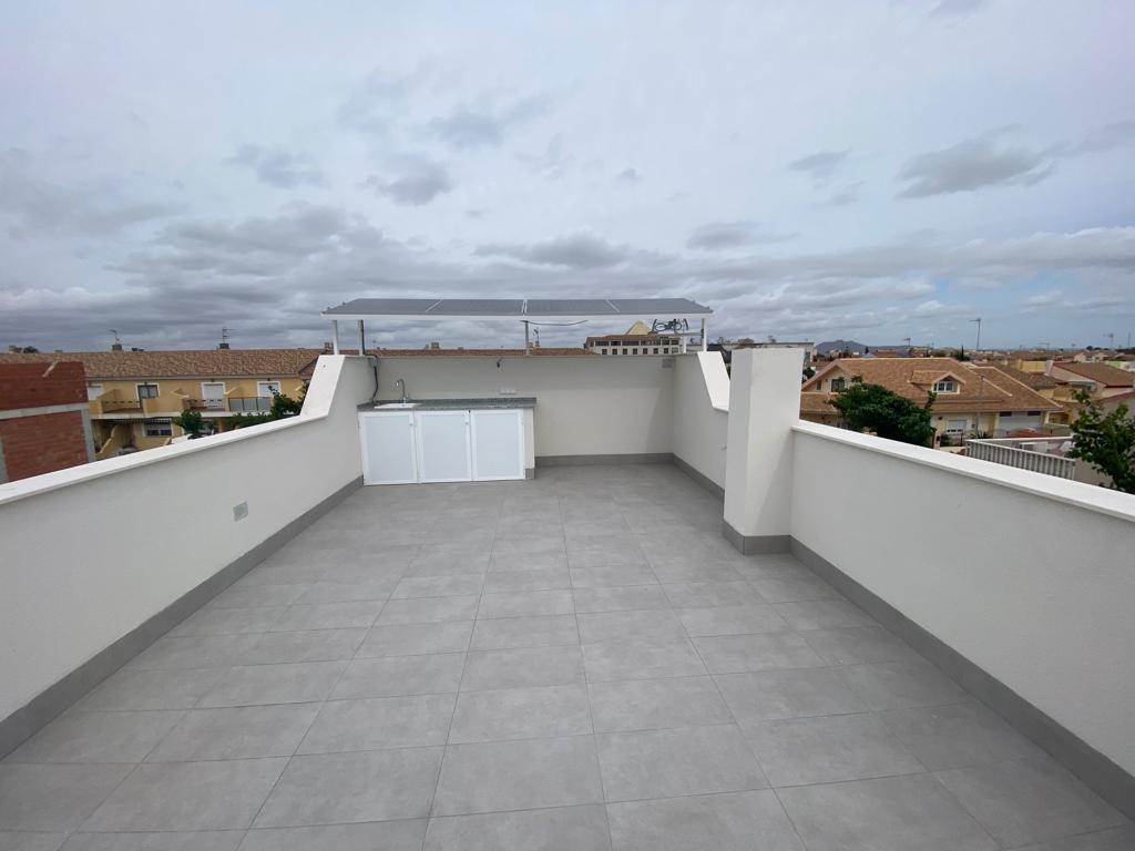 Chalet zu verkaufen mit 3 Schlafzimmern und Pool in Los Alcázares