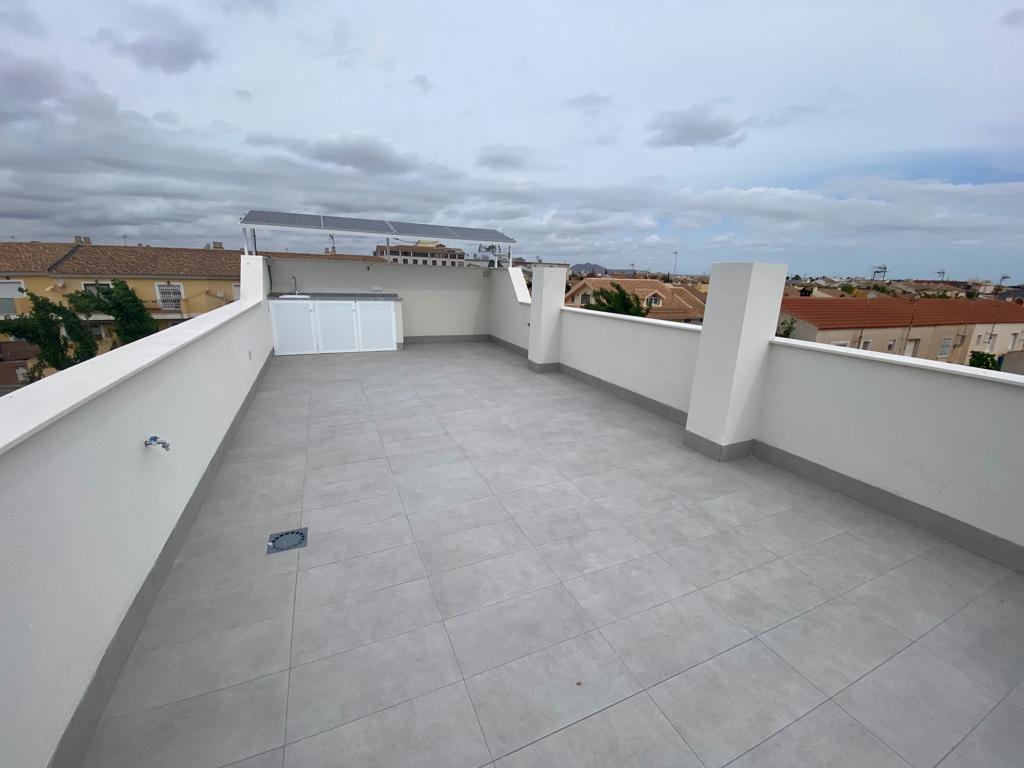 Chalet zu verkaufen mit 3 Schlafzimmern und Pool in Los Alcázares