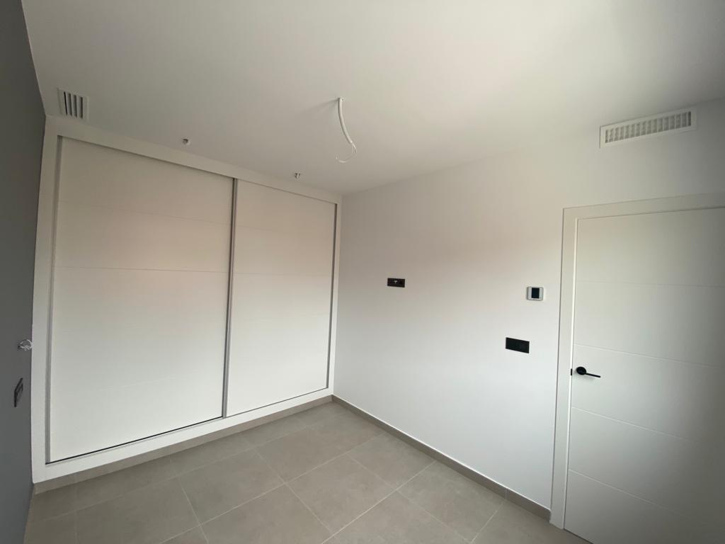 Chalet zu verkaufen mit 3 Schlafzimmern und Pool in Los Alcázares