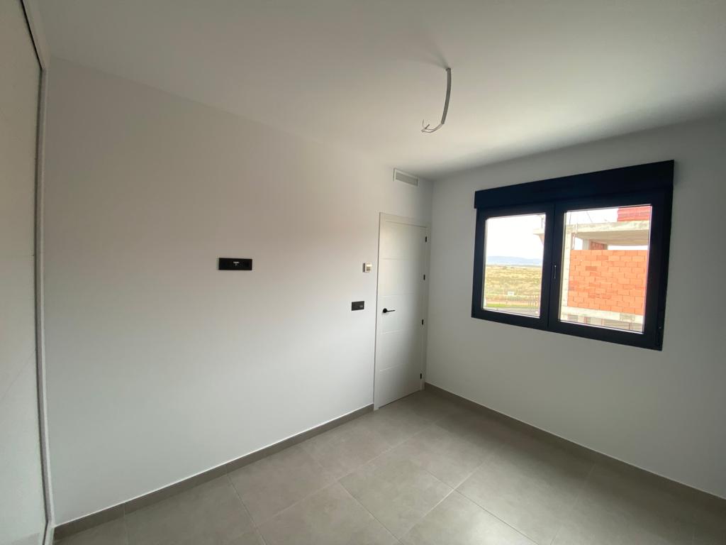 Chalet zu verkaufen mit 3 Schlafzimmern und Pool in Los Alcázares