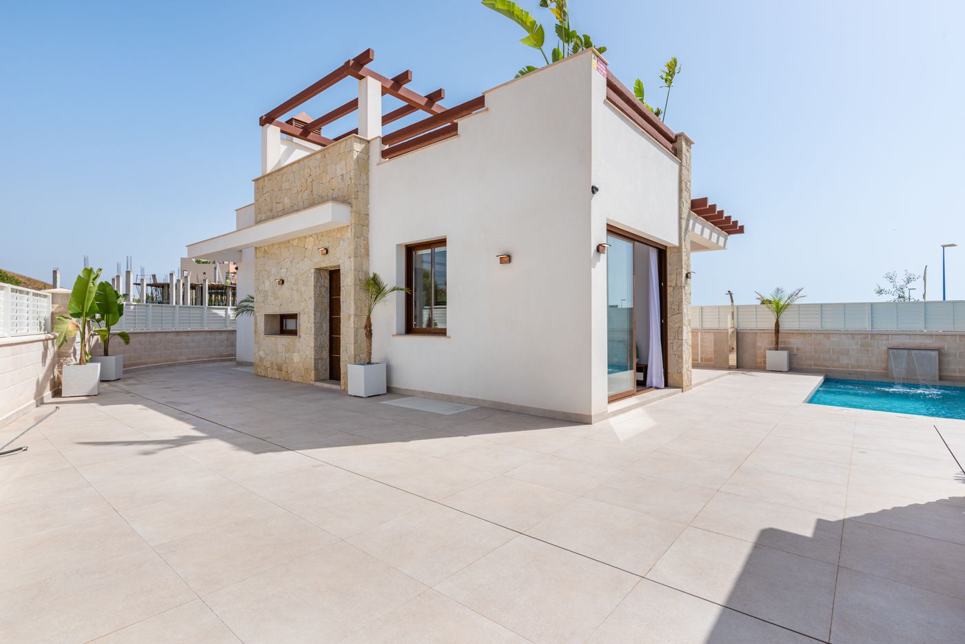 Villa de obra nueva  en Vera, Almería a 200 metros de la playa .