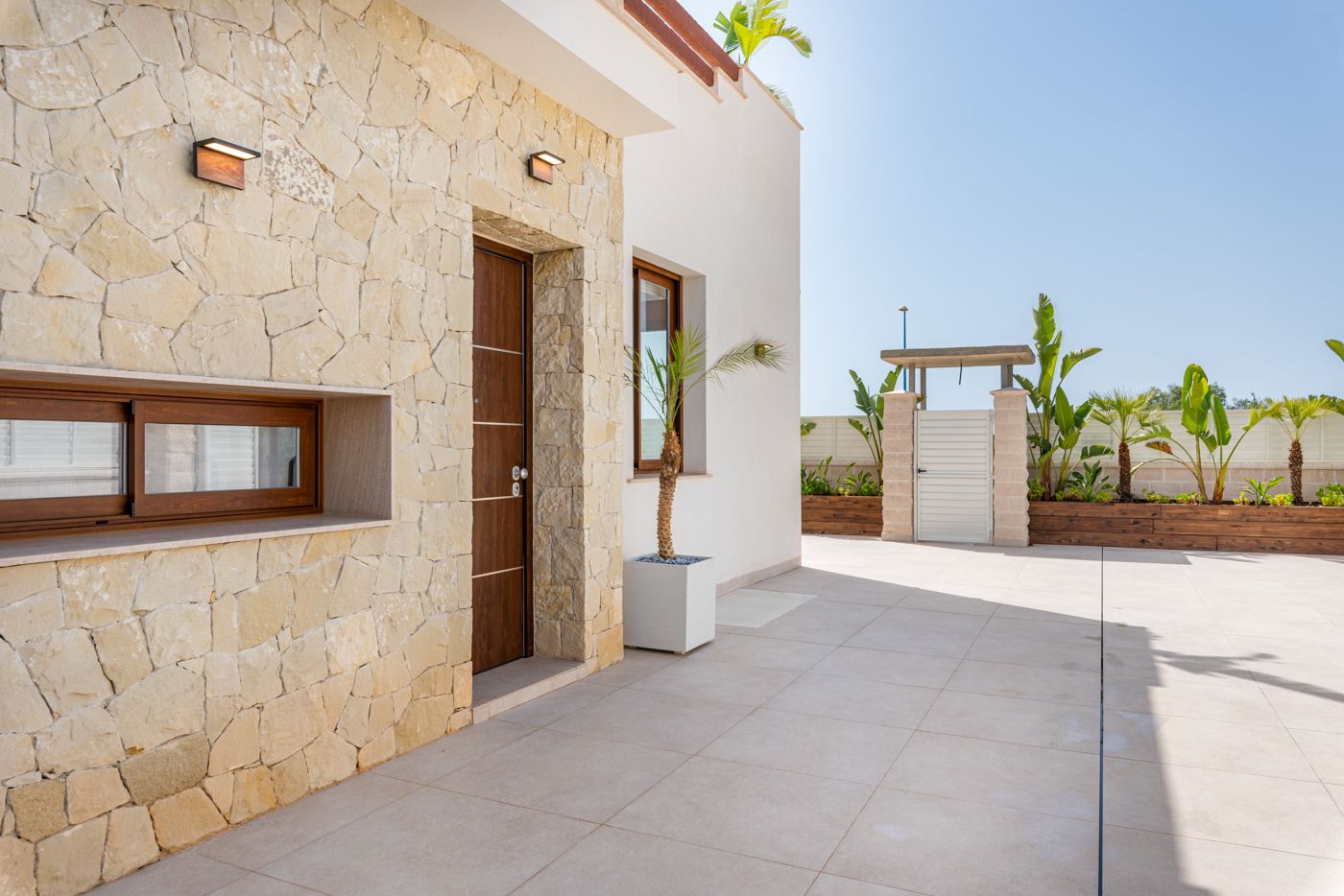 Villa de obra nueva  en Vera, Almería a 200 metros de la playa .
