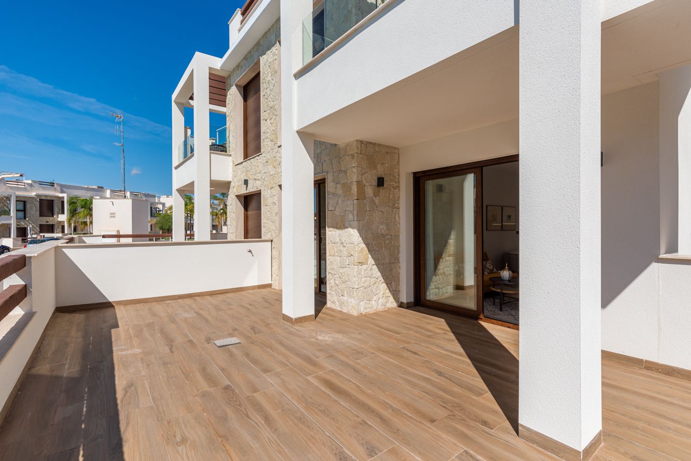 Bonito apartamento en planta baja .