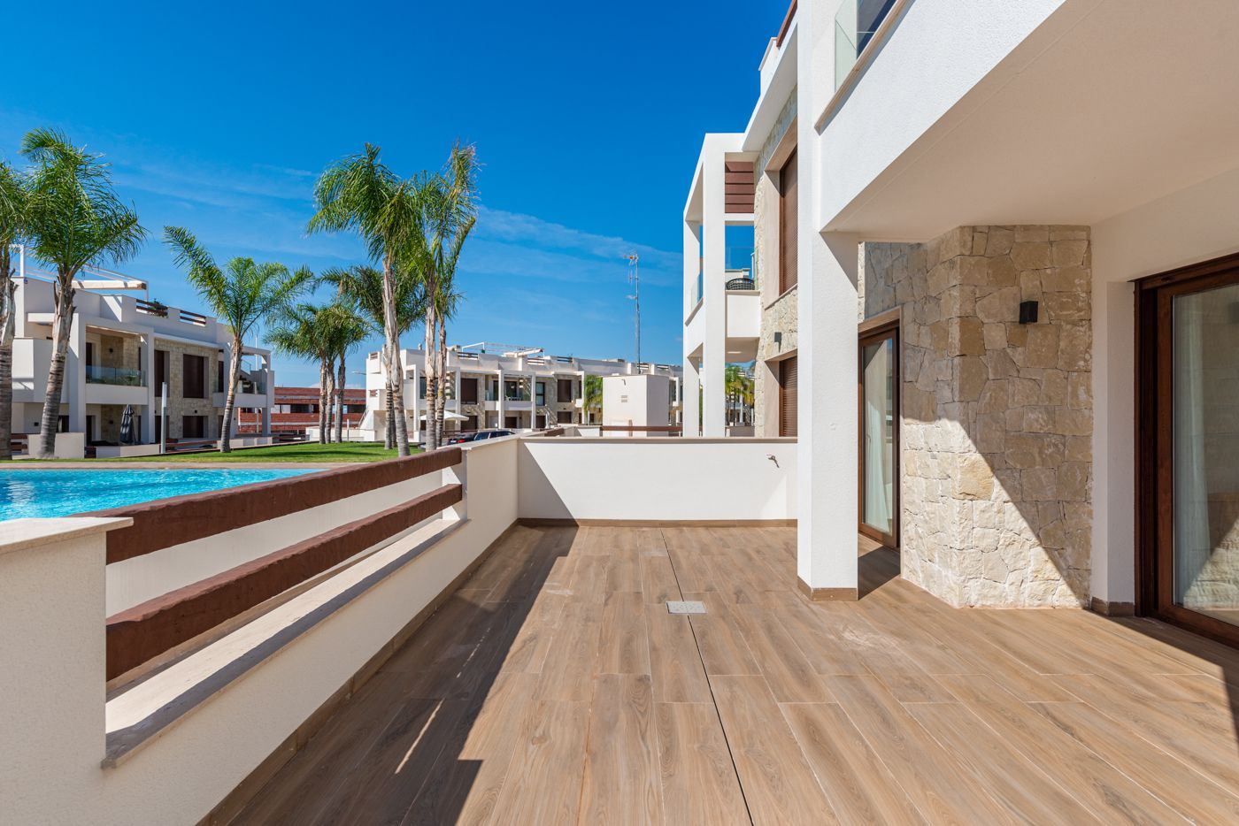 Bonito apartamento en planta baja .