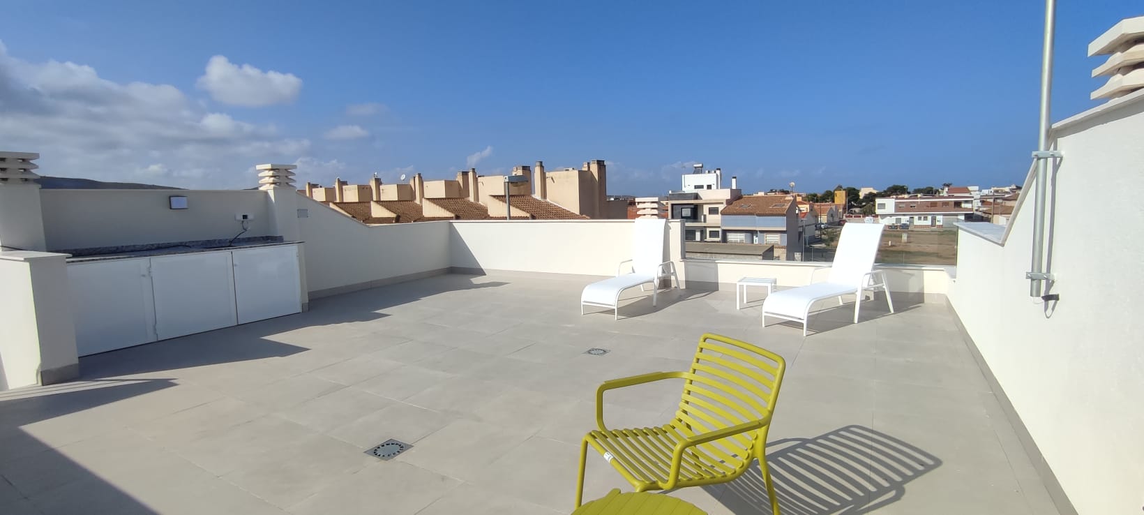 Chalet en venta con 3 dormitorios y piscina privada en Cartagena