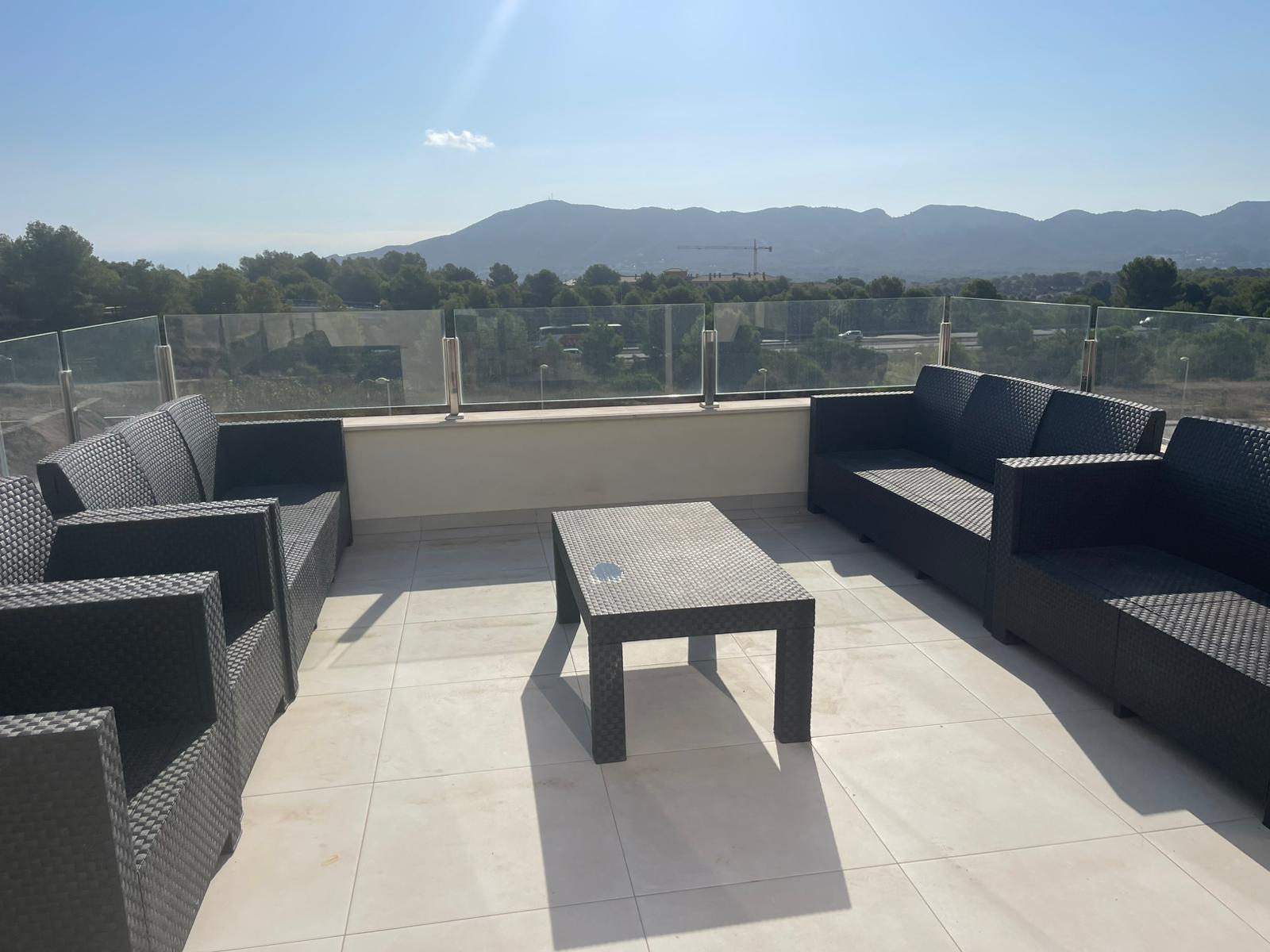 Chalet moderno en venta con piscina en Alfaz del Pi, Alicante