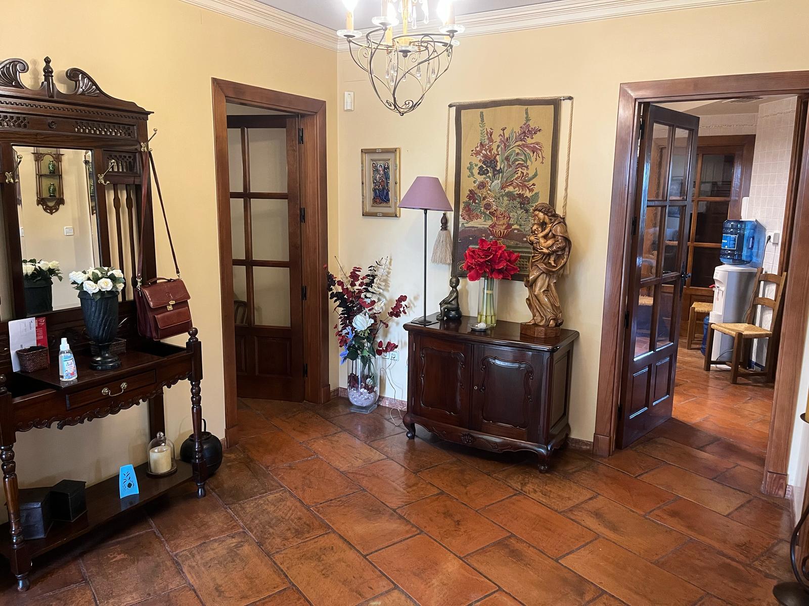 Fabulosa Villa con 8 Dormitorios a 20 Minutos de la Playa