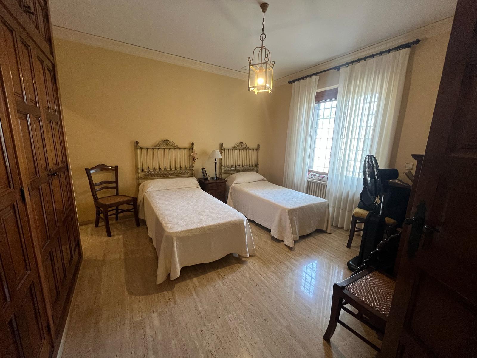 Fabulosa Villa con 8 Dormitorios a 20 Minutos de la Playa
