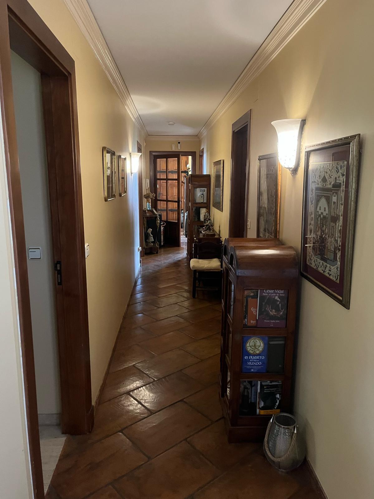 Fabulosa Villa con 8 Dormitorios a 20 Minutos de la Playa