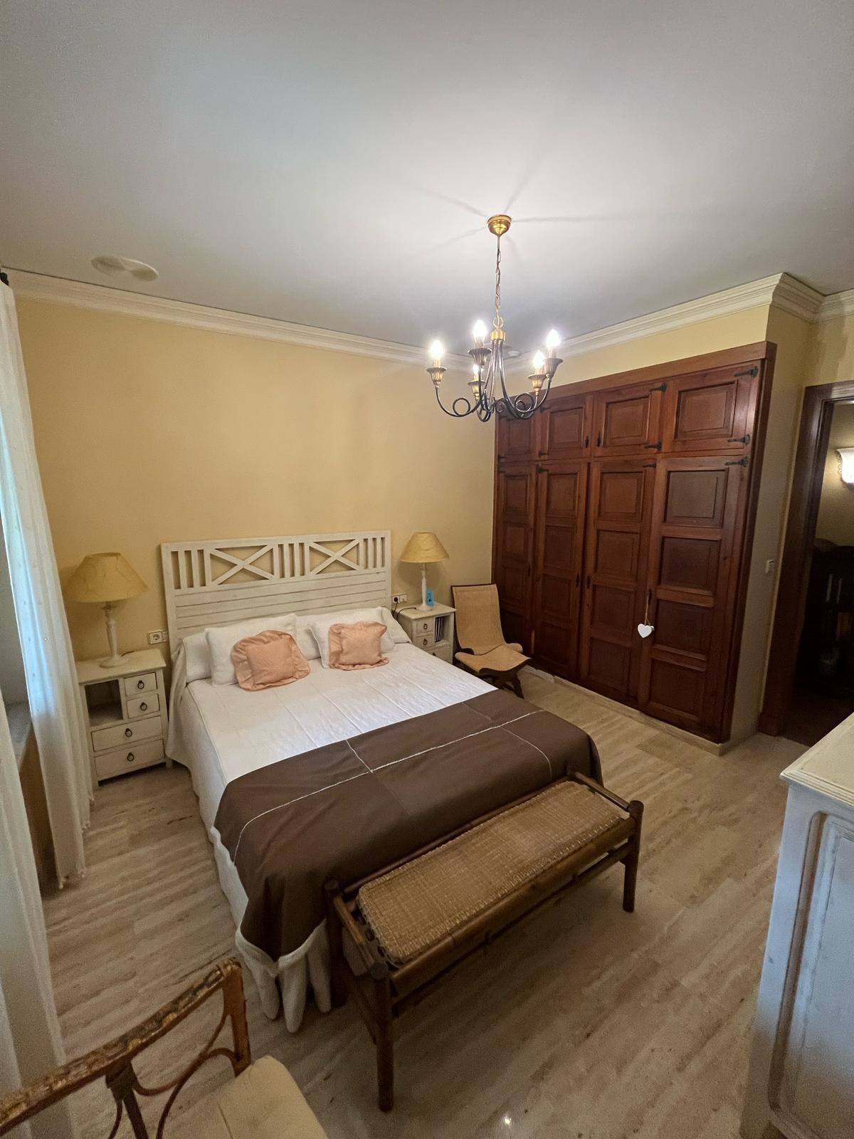 Fabulosa Villa con 8 Dormitorios a 20 Minutos de la Playa