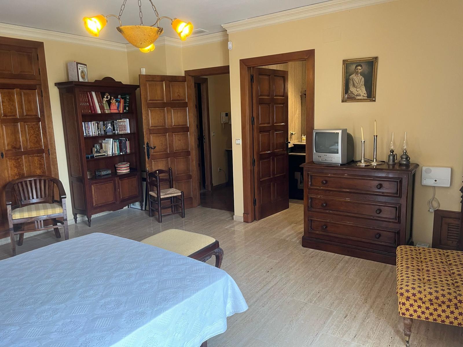 Fabulosa Villa con 8 Dormitorios a 20 Minutos de la Playa