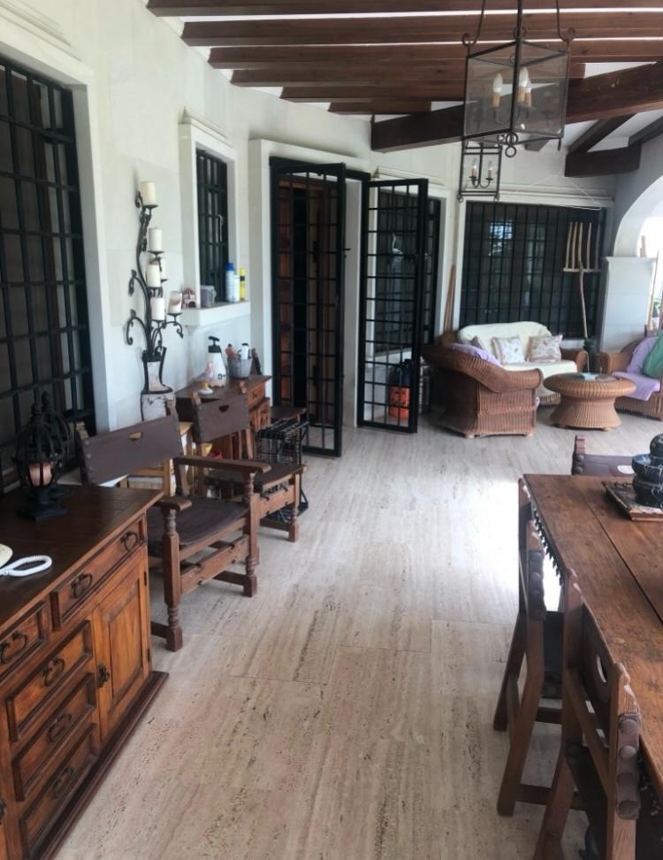 Fabulosa Villa con 8 Dormitorios a 20 Minutos de la Playa