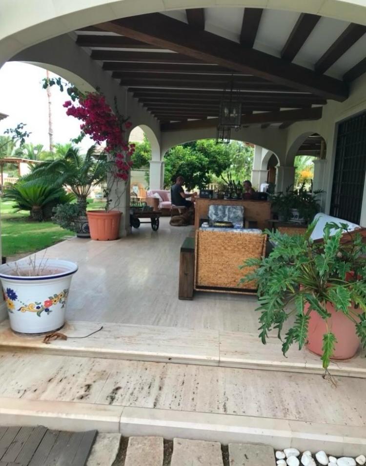 Fabulosa Villa con 8 Dormitorios a 20 Minutos de la Playa
