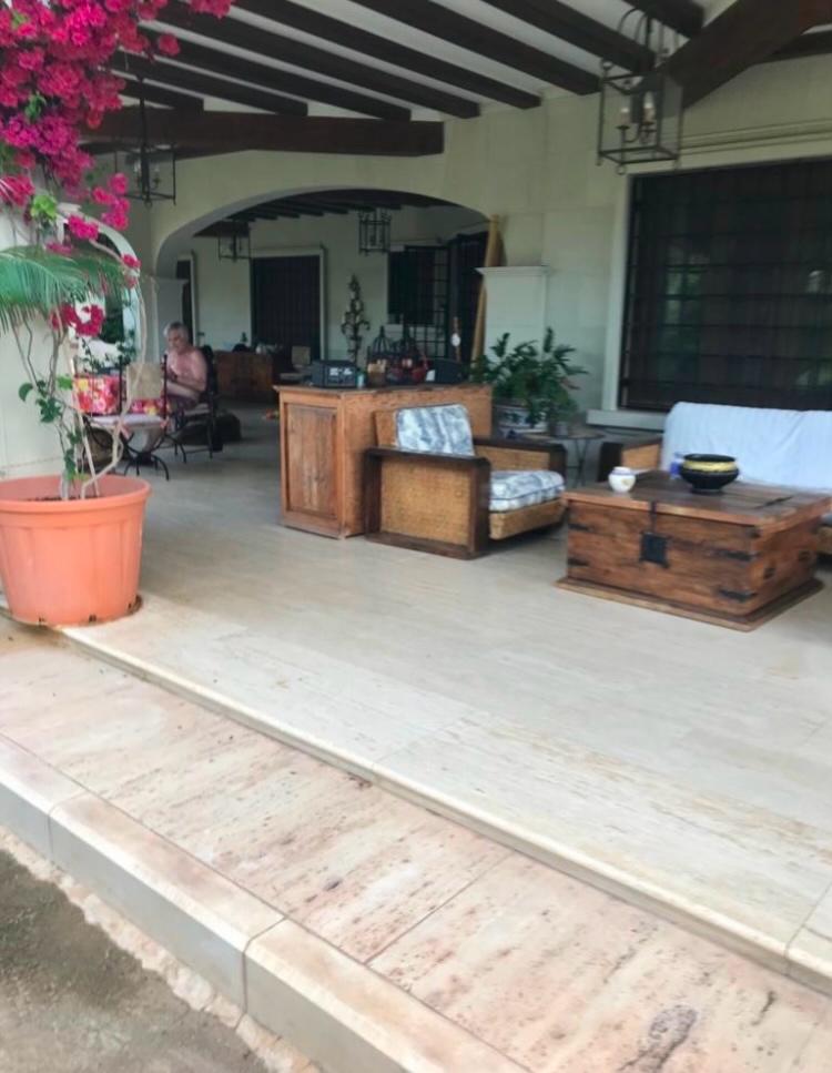 Fabulosa Villa con 8 Dormitorios a 20 Minutos de la Playa