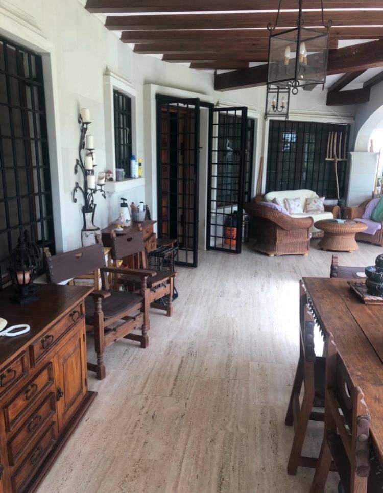 Fabulosa Villa con 8 Dormitorios a 20 Minutos de la Playa