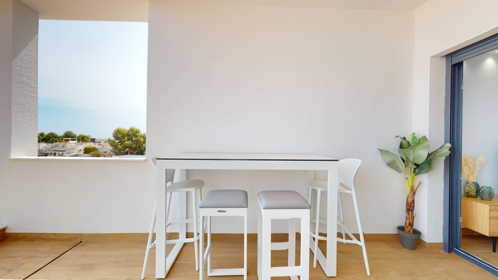 Bungalows de lujo en Torrevieja con 2 dormitorios y 2 baños. Ultimas dos Viviendas. Entrega Sept. 2026