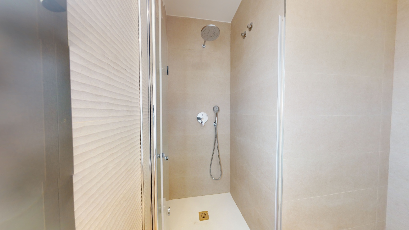 Bungalows de lujo en Torrevieja con 2 dormitorios y 2 baños. Ultimas dos Viviendas. Entrega Sept. 2026