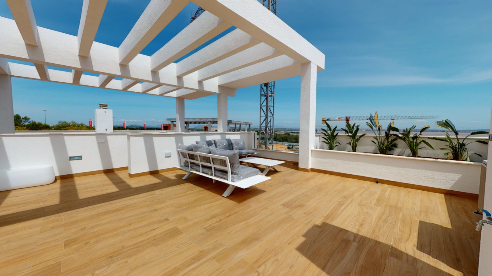 Bungalows de lujo en Torrevieja con 2 dormitorios y 2 baños. Ultimas dos Viviendas. Entrega Sept. 2026