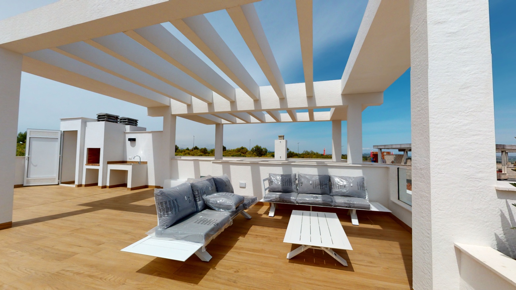 Bungalows de lujo en Torrevieja con 2 dormitorios y 2 baños. Ultimas dos Viviendas. Entrega Sept. 2026