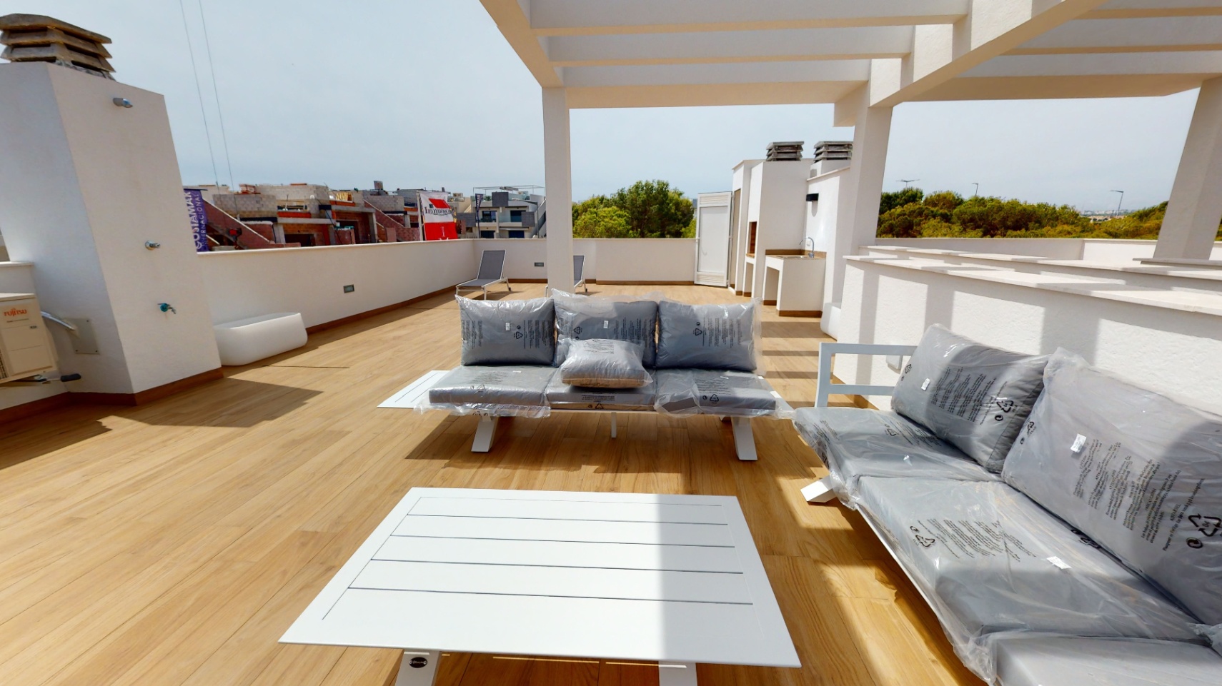 Bungalows de lujo en Torrevieja con 2 dormitorios y 2 baños. Ultimas dos Viviendas. Entrega Sept. 2026