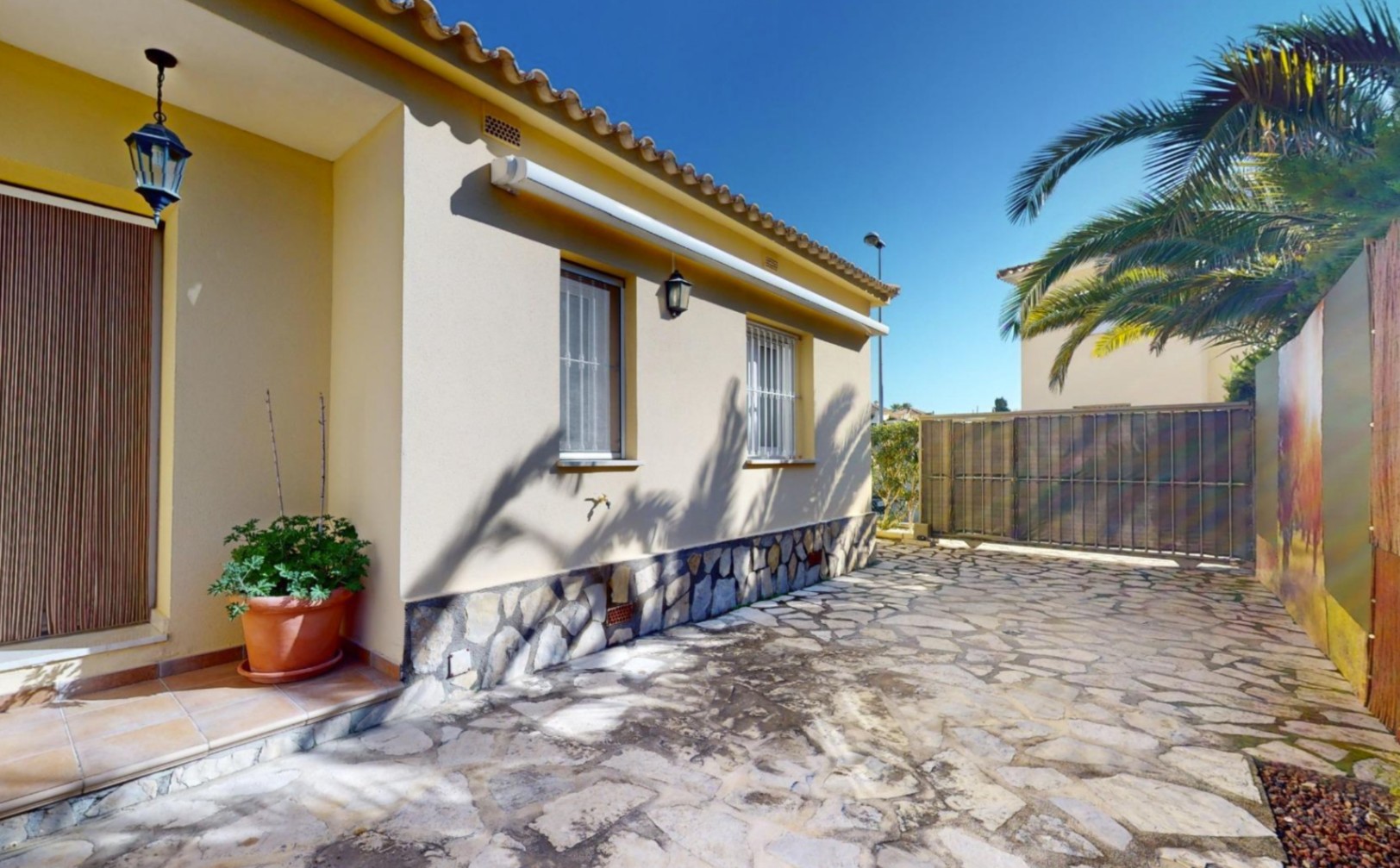Magnifique villa individuelle à seulement 250 mètres de la mer.