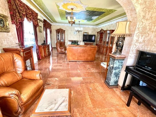 Elegantes Chalet mit privatem Pool.