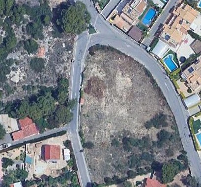 Parcela Urbana para Construir 4 Villas de 300m2 cerca de todos los Servicios
