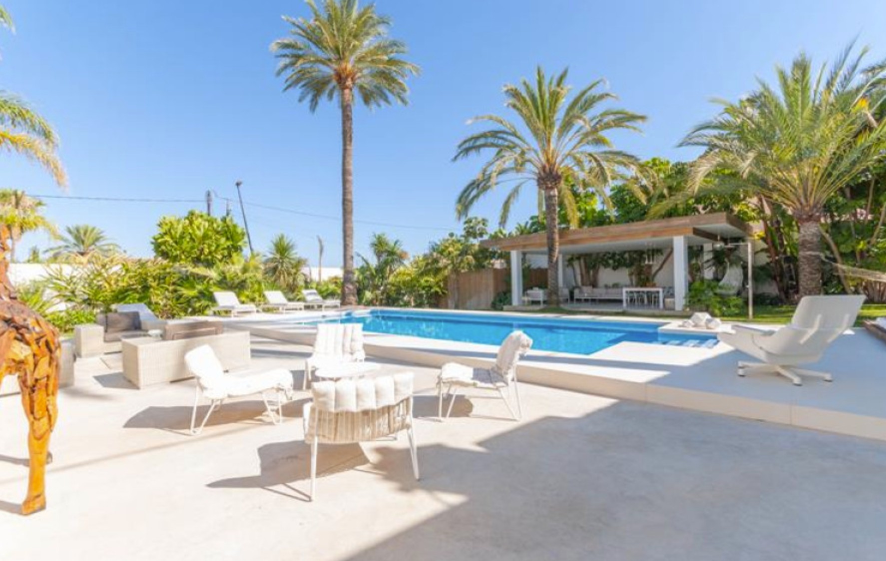 Mediterrane Villa mit tropischem Garten und privatem Pool