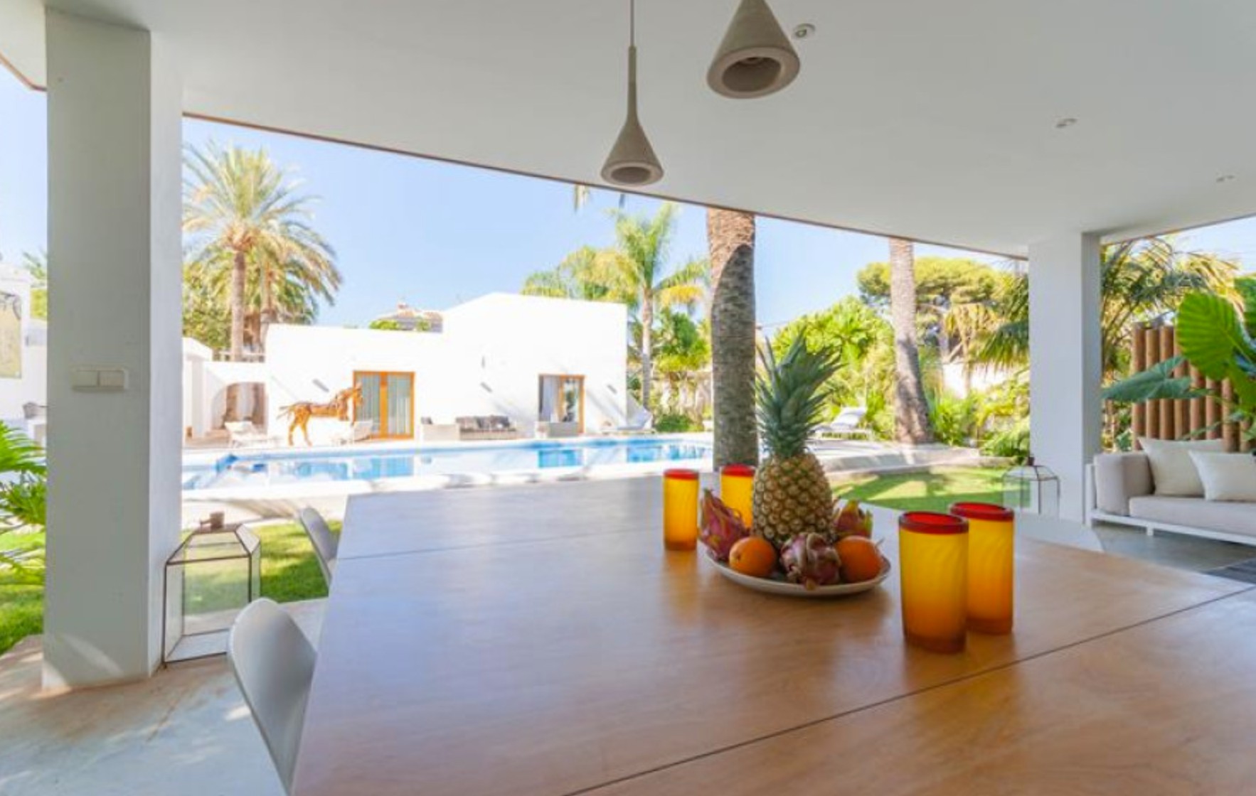 Mediterrane Villa mit tropischem Garten und privatem Pool