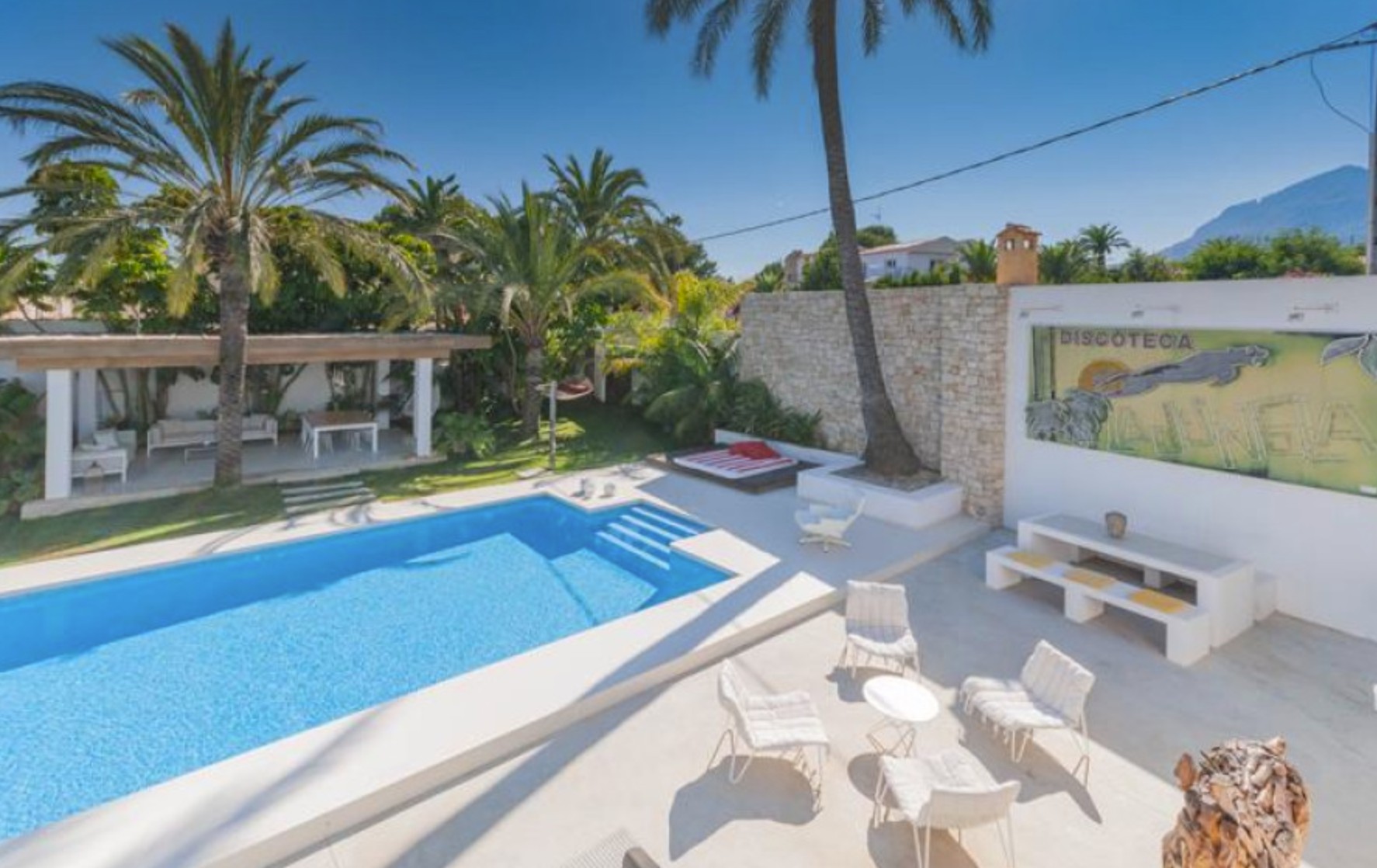 Mediterrane Villa mit tropischem Garten und privatem Pool