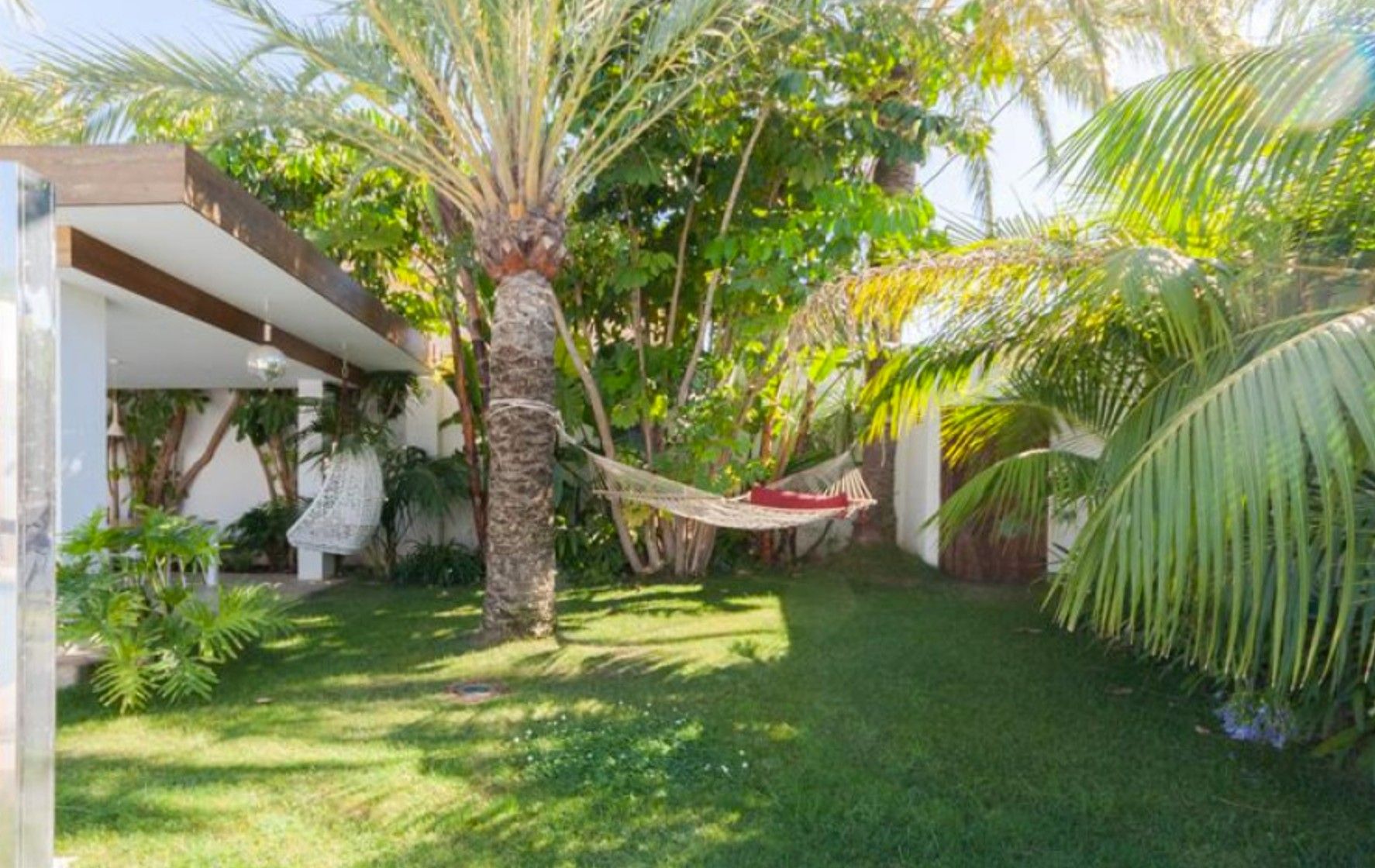 Mediterrane Villa mit tropischem Garten und privatem Pool