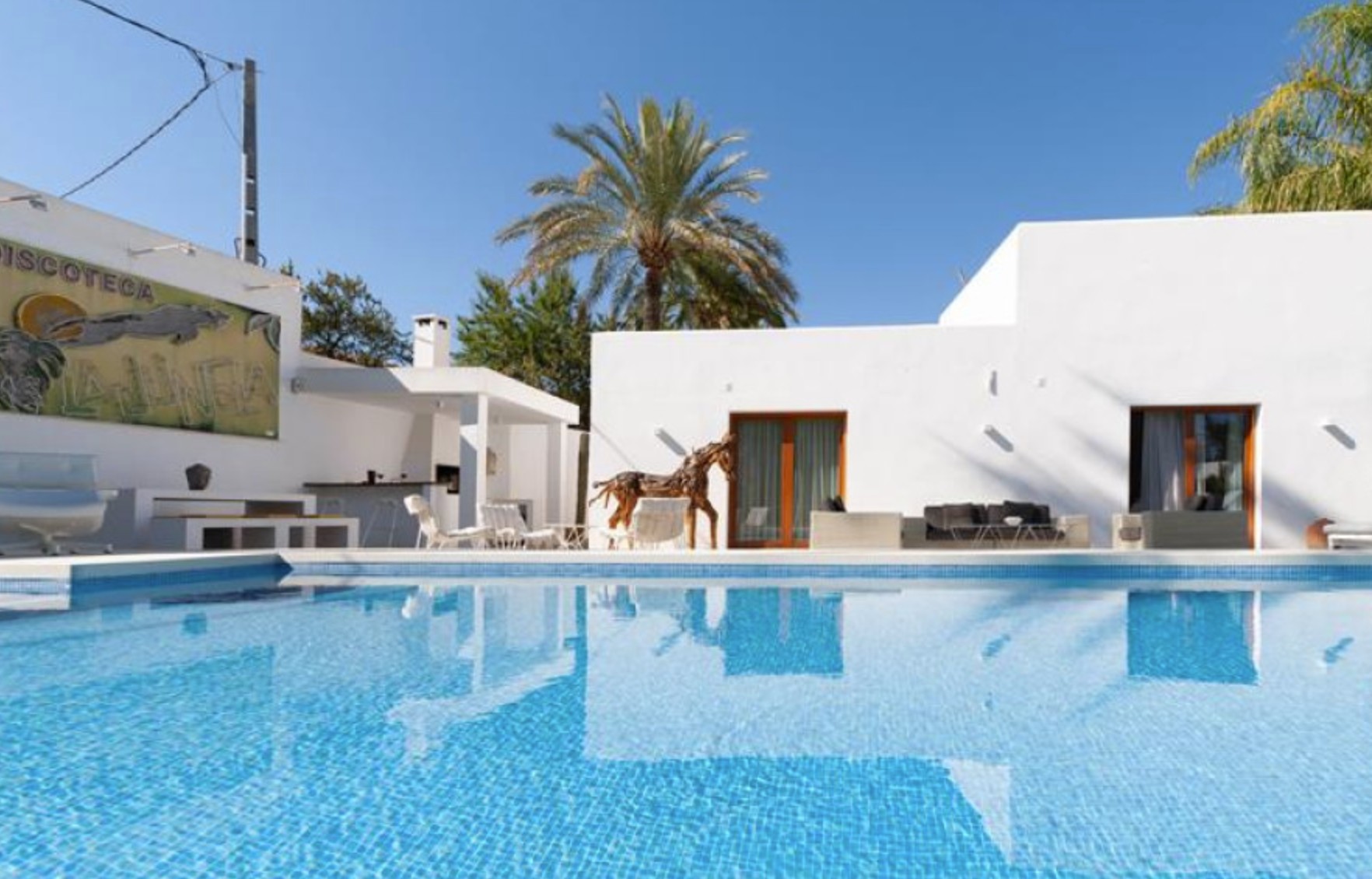 Mediterrane Villa mit tropischem Garten und privatem Pool