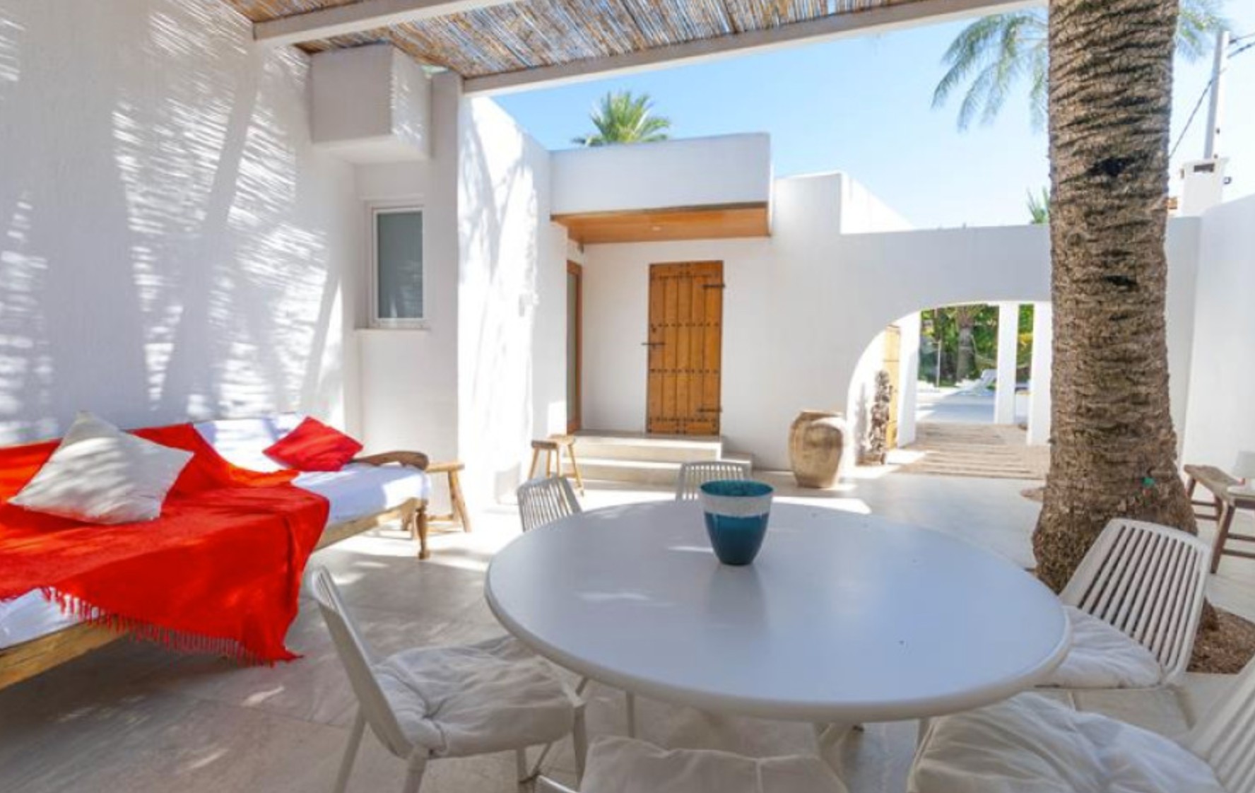 Mediterrane Villa mit tropischem Garten und privatem Pool