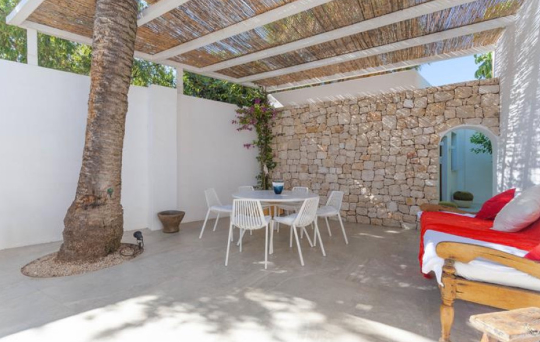 Mediterrane Villa mit tropischem Garten und privatem Pool