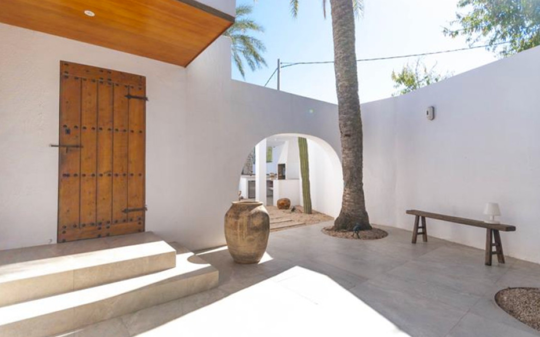 Mediterrane Villa mit tropischem Garten und privatem Pool