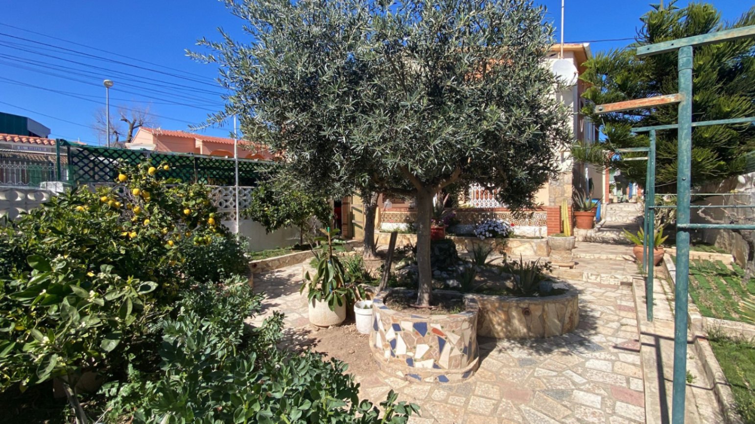 Vivienda Unifamiliar en La Nucia - Barranco Hondo - Distribuida en Dos Plantas