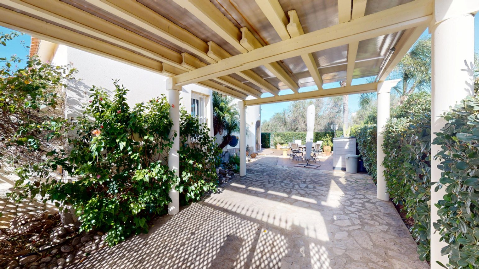 Encantadora Villa en Oliva Nova: Privacidad y Bienestar junto a Zona Verde