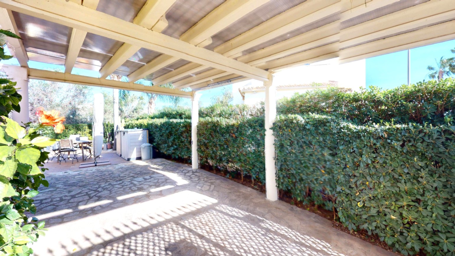 Encantadora Villa en Oliva Nova: Privacidad y Bienestar junto a Zona Verde