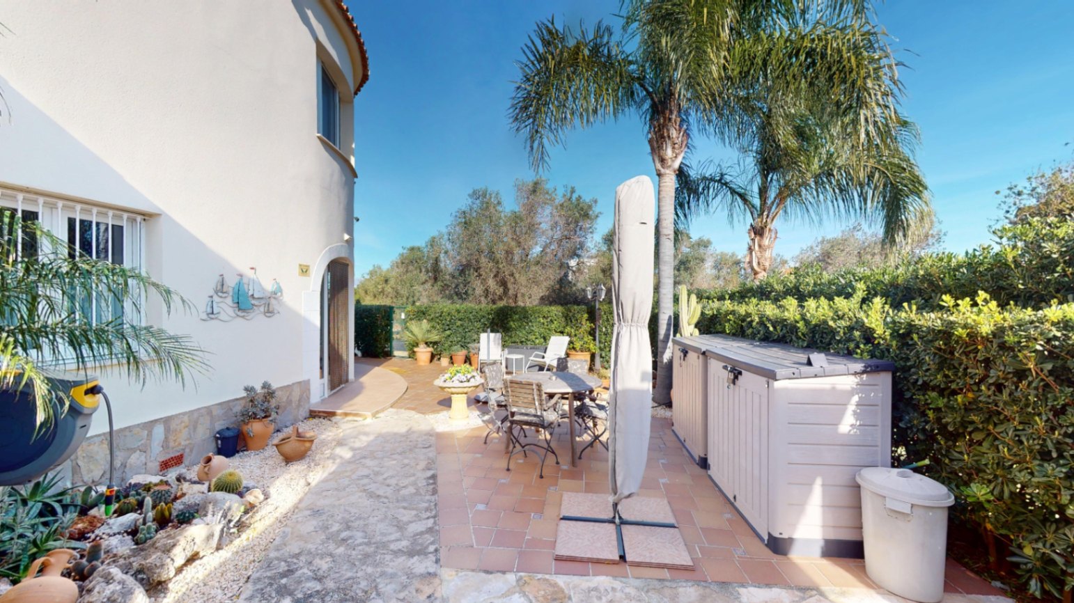 Encantadora Villa en Oliva Nova: Privacidad y Bienestar junto a Zona Verde