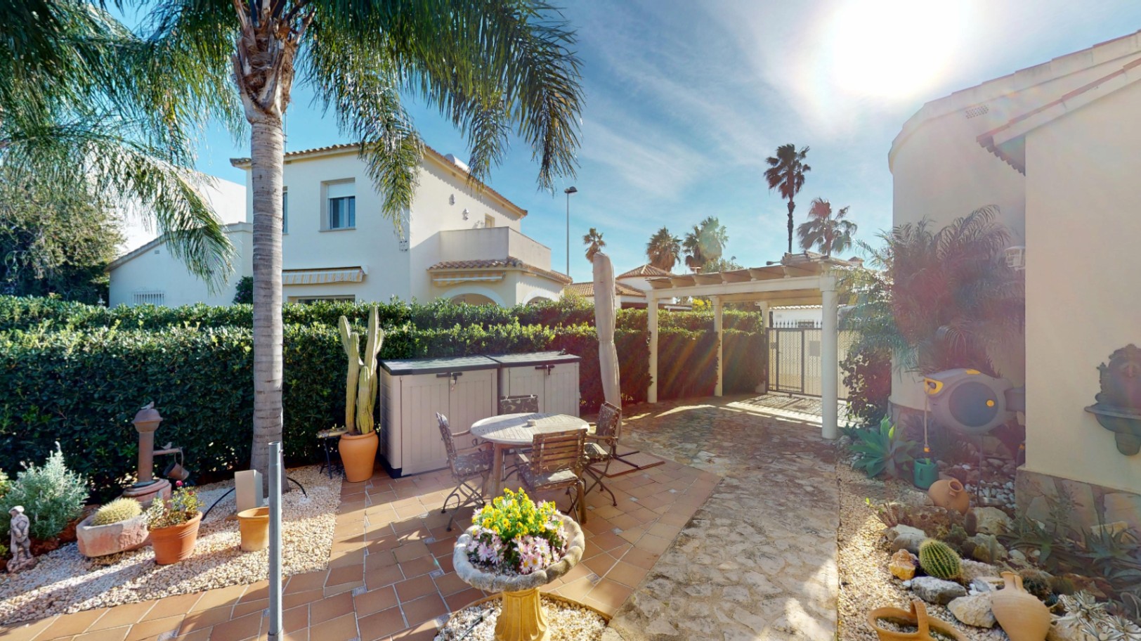 Encantadora Villa en Oliva Nova: Privacidad y Bienestar junto a Zona Verde