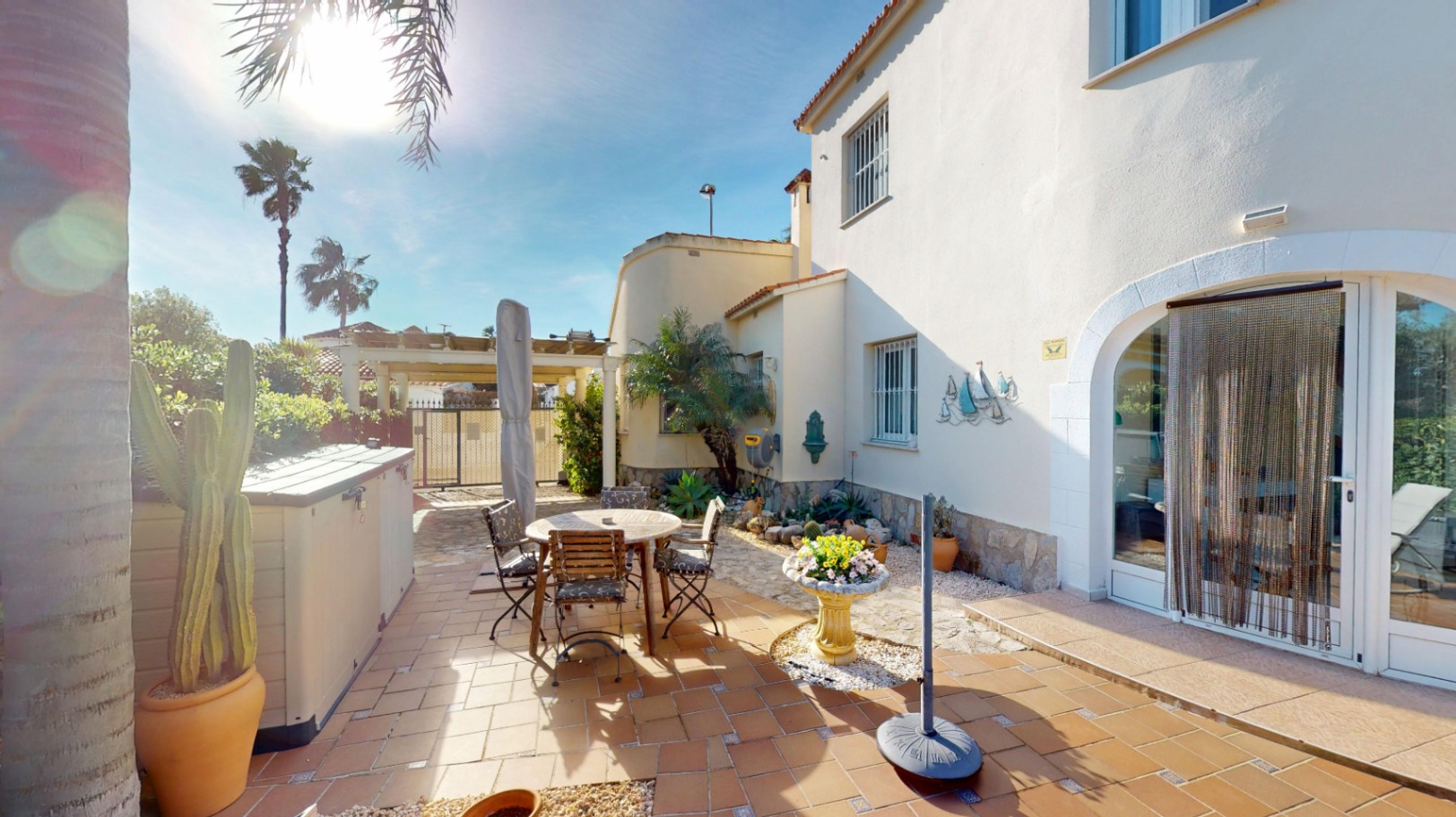 Encantadora Villa en Oliva Nova: Privacidad y Bienestar junto a Zona Verde