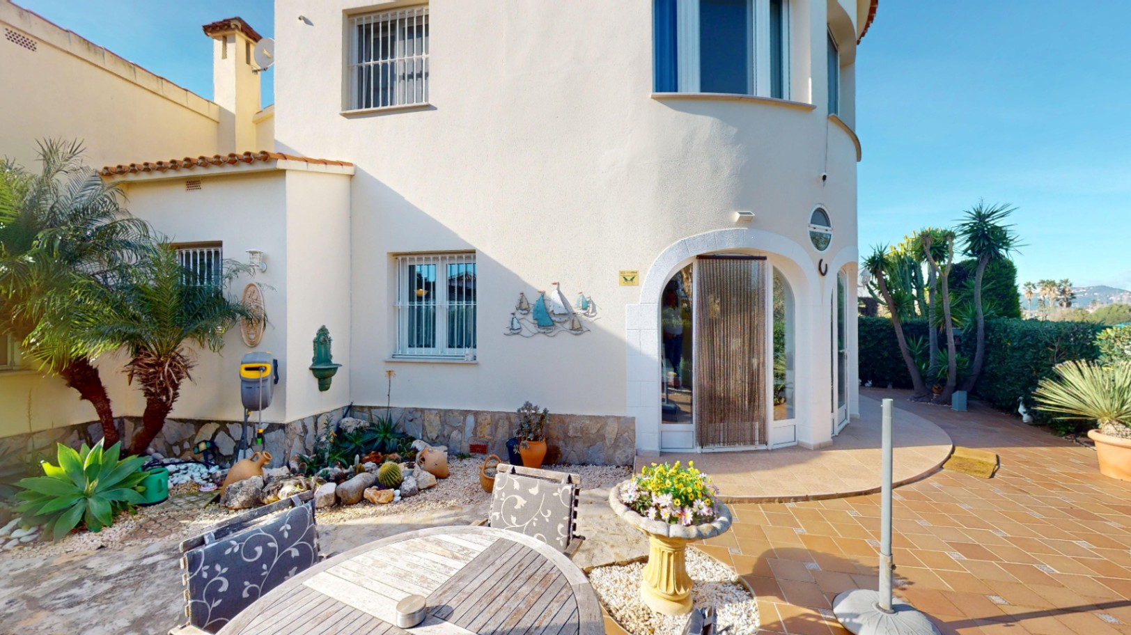 Encantadora Villa en Oliva Nova: Privacidad y Bienestar junto a Zona Verde