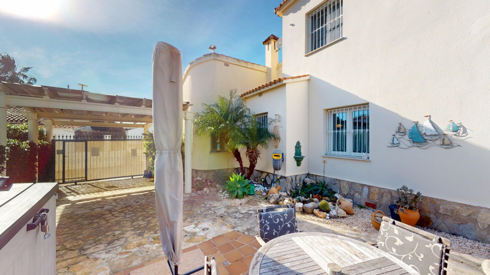 Encantadora Villa en Oliva Nova: Privacidad y Bienestar junto a Zona Verde