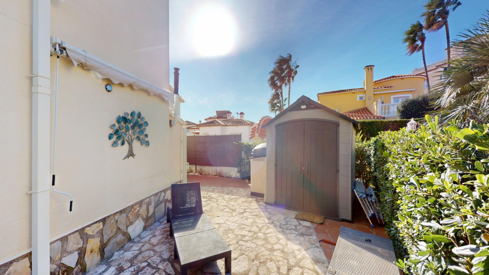 Encantadora Villa en Oliva Nova: Privacidad y Bienestar junto a Zona Verde