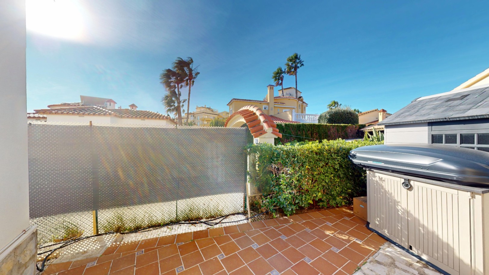 Encantadora Villa en Oliva Nova: Privacidad y Bienestar junto a Zona Verde