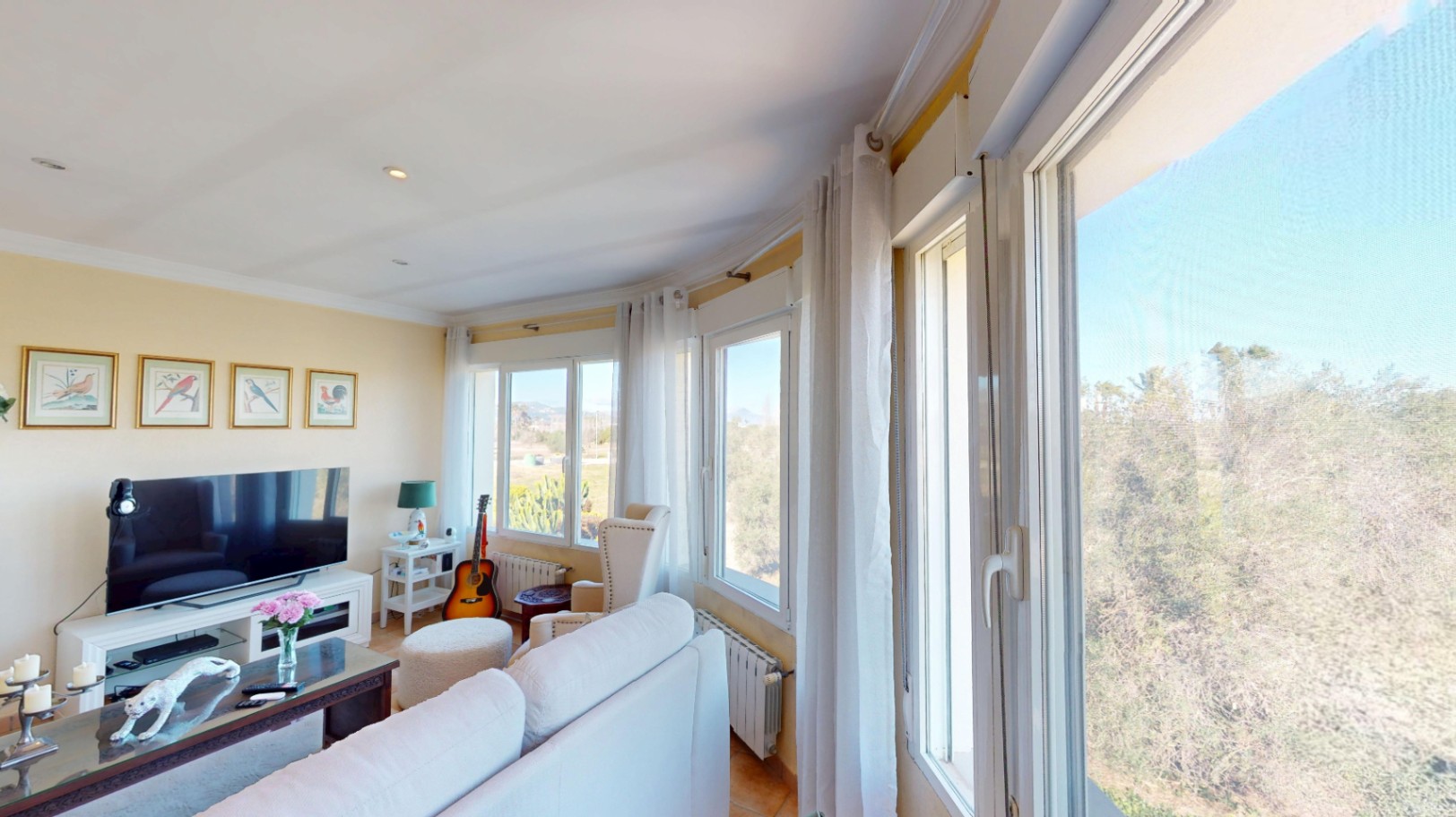 Encantadora Villa en Oliva Nova: Privacidad y Bienestar junto a Zona Verde