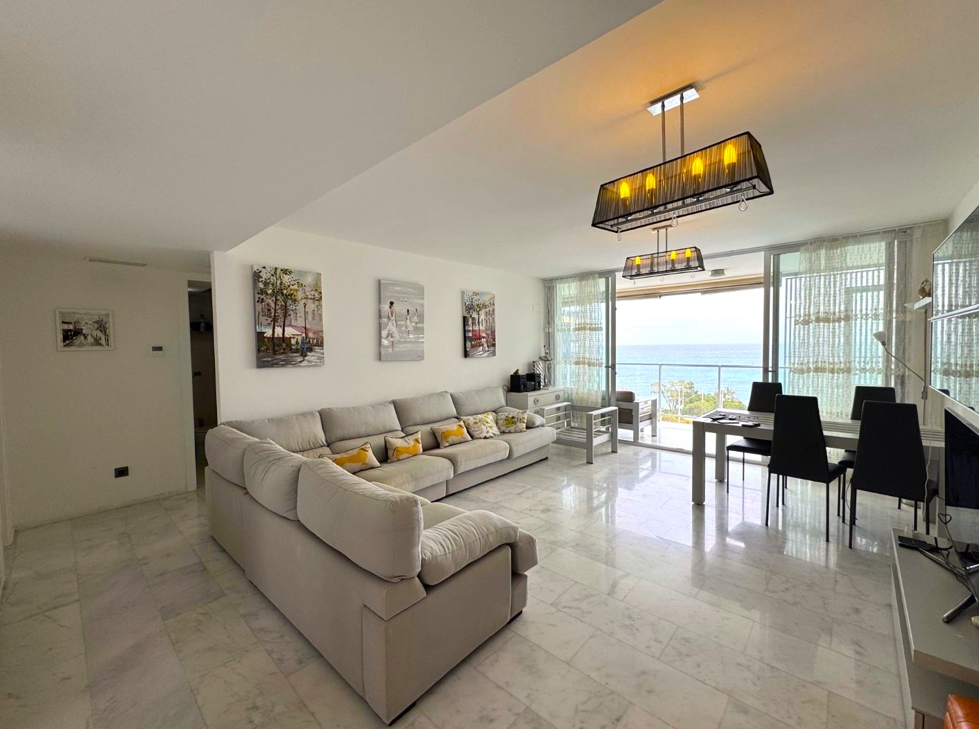 Impresionante apartamento en Primera Linea del Mar en Villajoyosa .