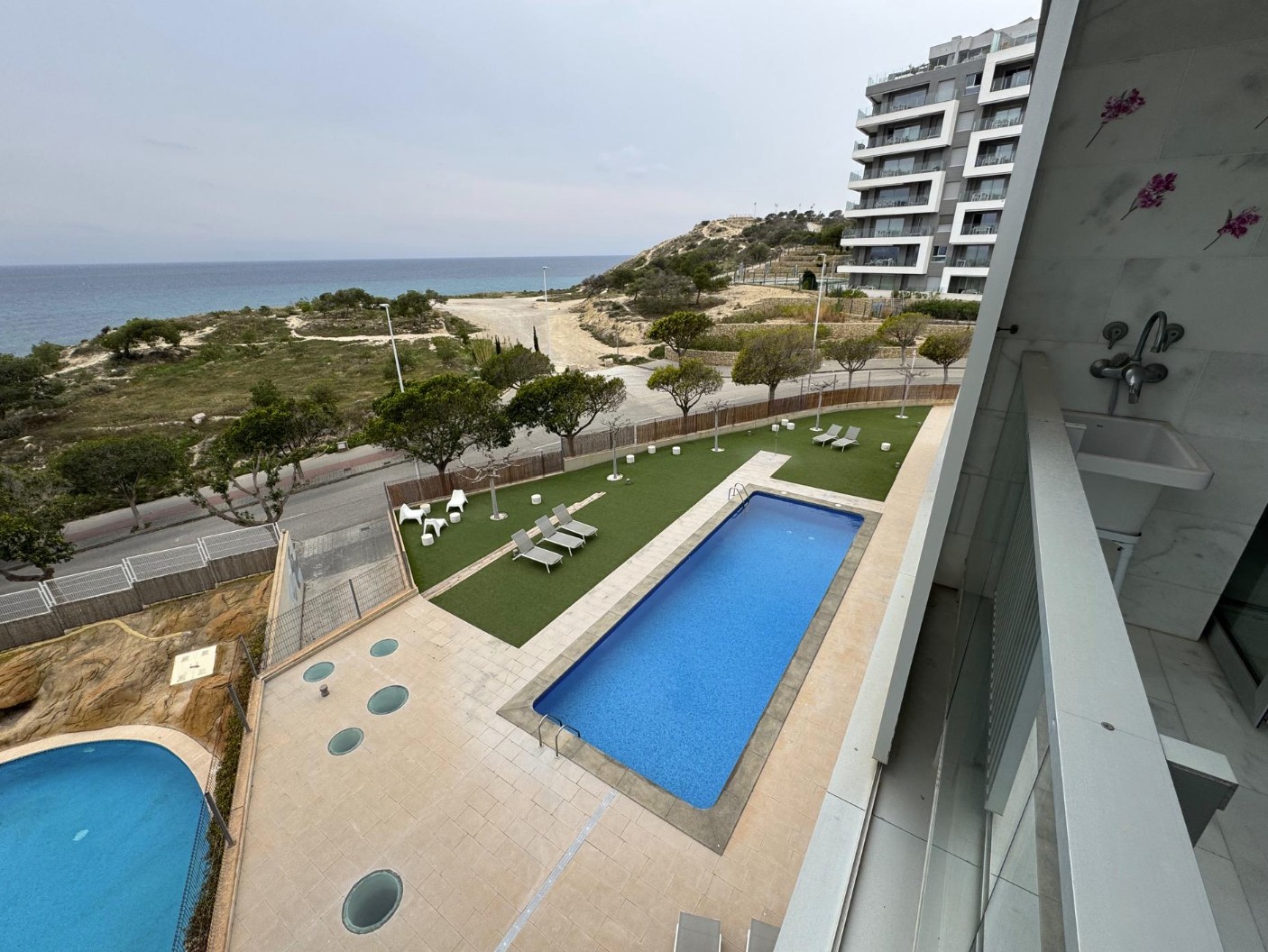 Impresionante apartamento en Primera Linea del Mar en Villajoyosa .